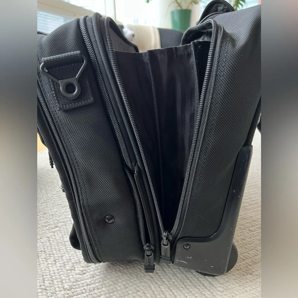 Tumi Medium Trip 2 Wheeler  Briefcase Travel Bag luggage Black